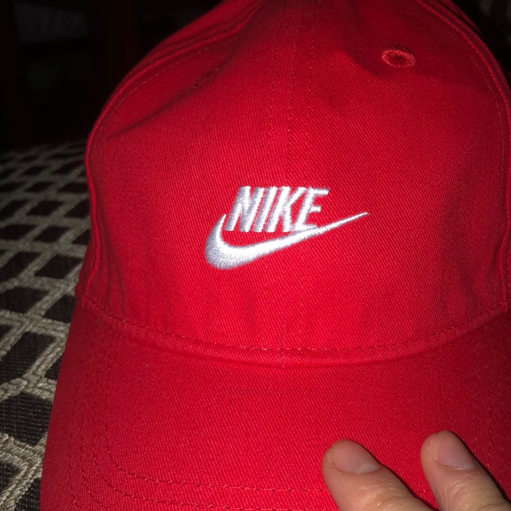 Nike Red Cap - Picture 5 of 5